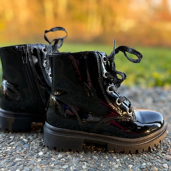Toddler Girls Patent Black Boots 🖤 - Picture 2 of 7